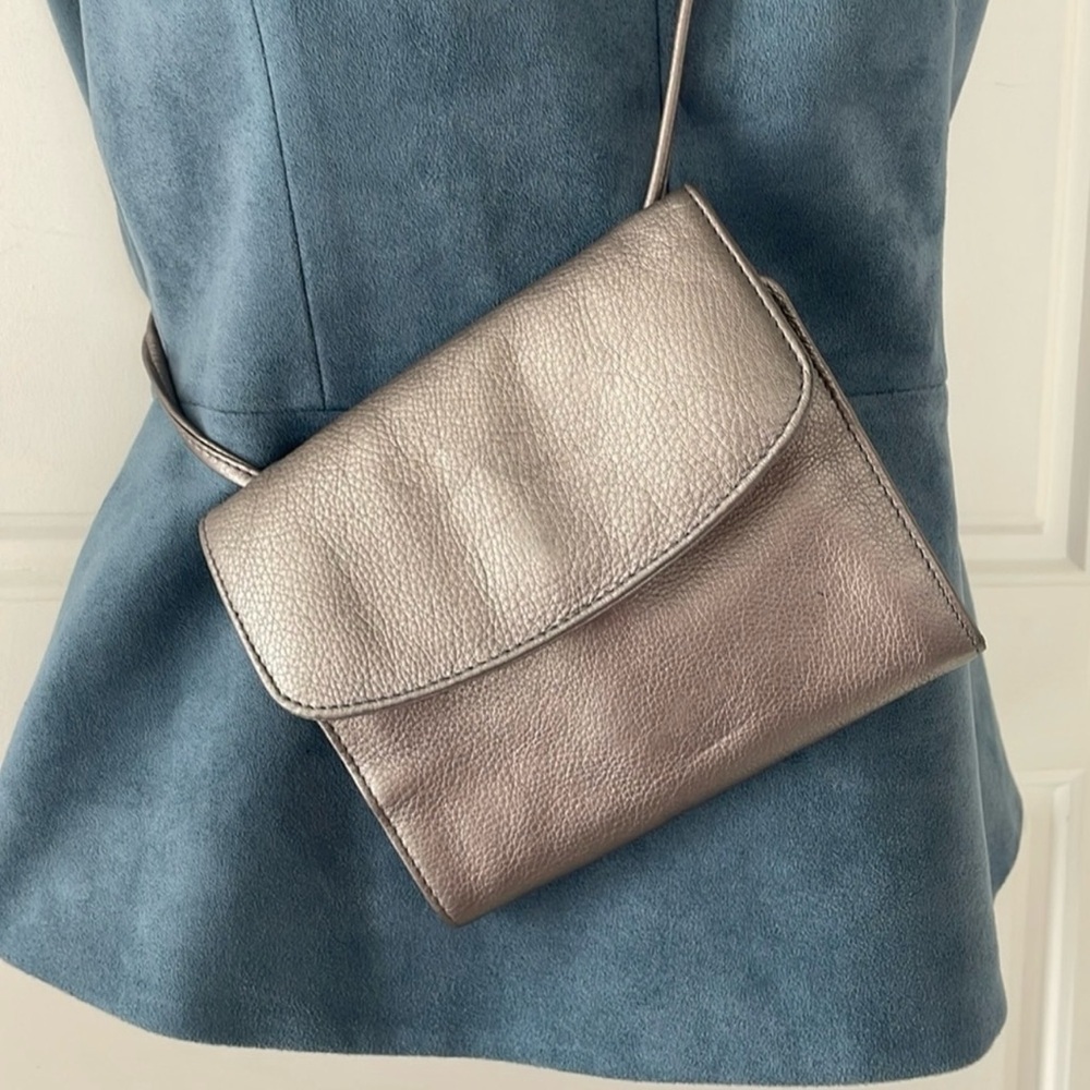 DEREK ALEXANDER CROSSBODY PEBBLED LEATHER SILVER TONE BAG